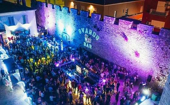  Svarog bar Underholdning Natteliv Zadar Kroatia klubber barer 